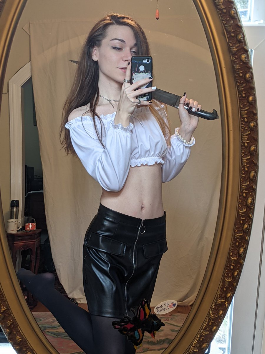 offcloud_e's tweet image. Post yourself as a romanceable NPC without taking any new pics

(i love any excuse to post unused pics from this set⚔️)