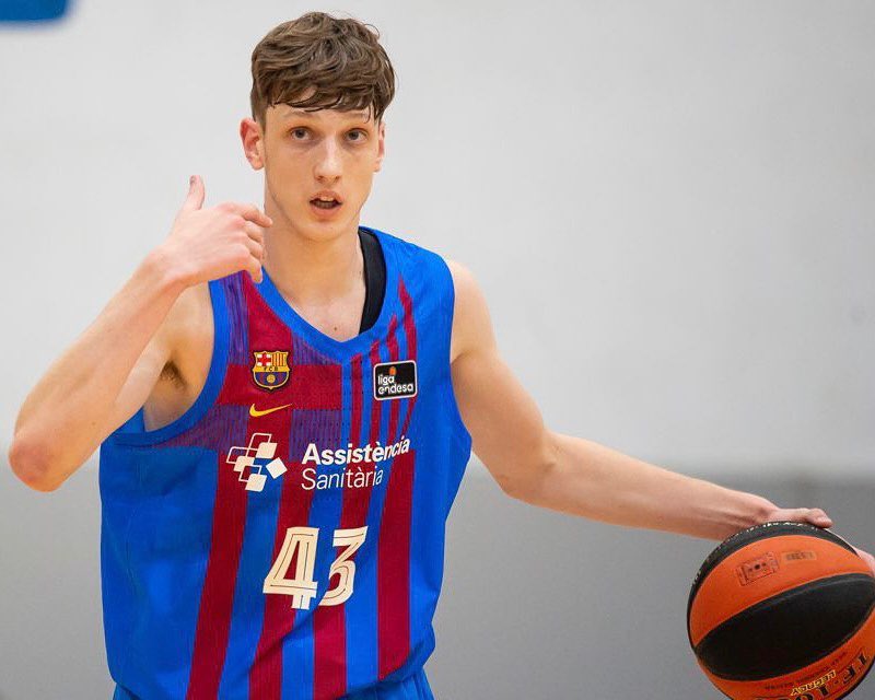 BasquetPro's tweet image. Agustín Ubal (Base/2.00m/03) debutó hoy en @ACBCOM con el equipo principal de @FCBbasket.
Fue en la visita al Betis, con triunfo 78-61 del blaugrana. El uruguayo jugó 1.38 minutos, usando dorsal 43.

¡Felicitaciones @agus_ubal!
