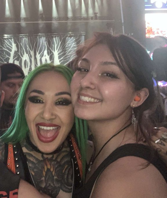Got to meet Shotzi Blackheart last night! She's such a genuine soul and such a bad ass WWE superstar<a href="/tag/giantess"class="tags"><span>#giantess</span></a><a href="/tag/domination"class="tags"><span>#domination</span></a>