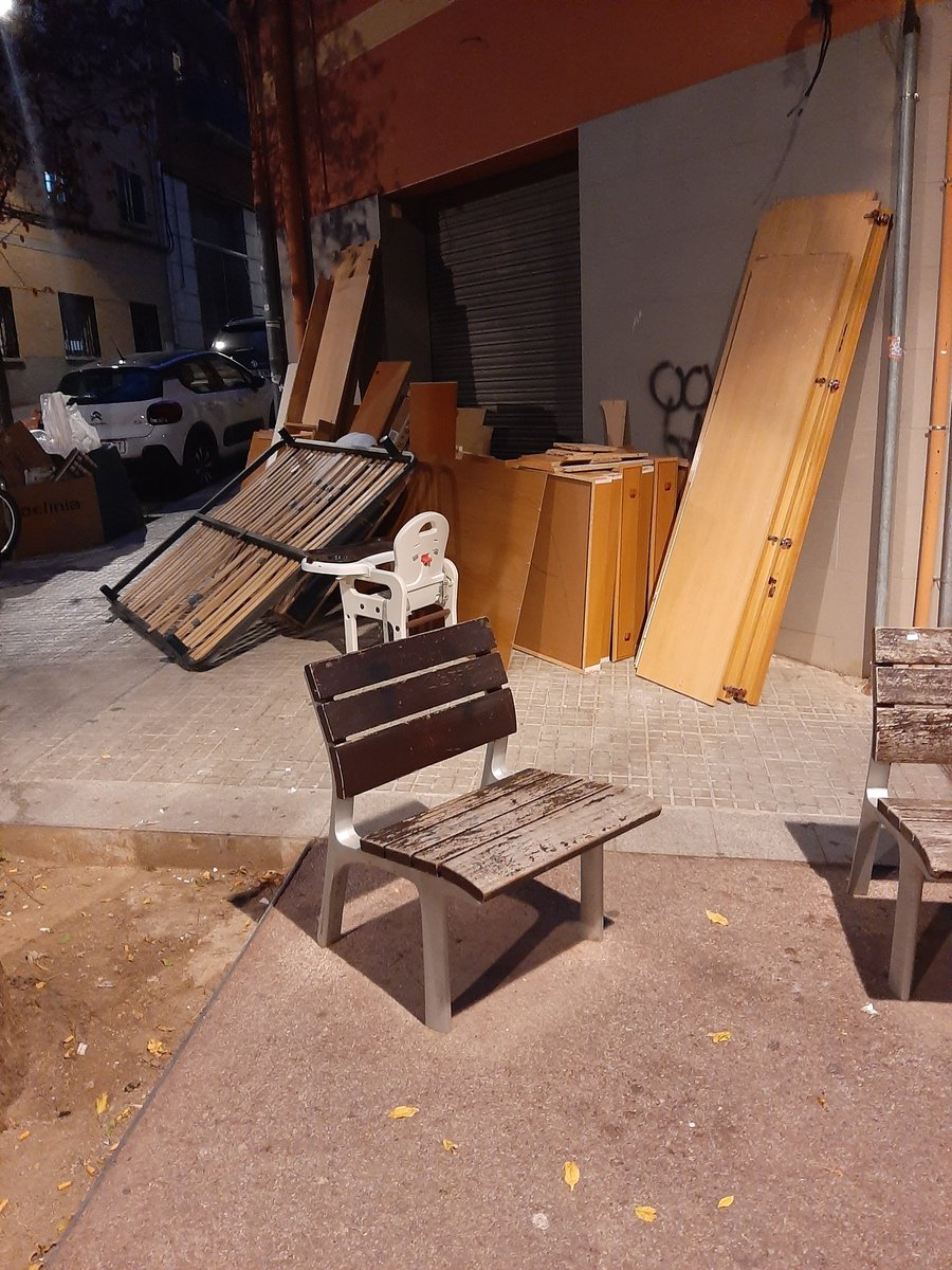 EvhVico's tweet photo. #Viladecans #MazónFake #Fotomuebles 
Pasear por Vila antes de las 20h  un domingo es unos d los mayores  #greencities k ofrece @carlosruiztwitt por el mundo. https://t.co/DGrGPppL35