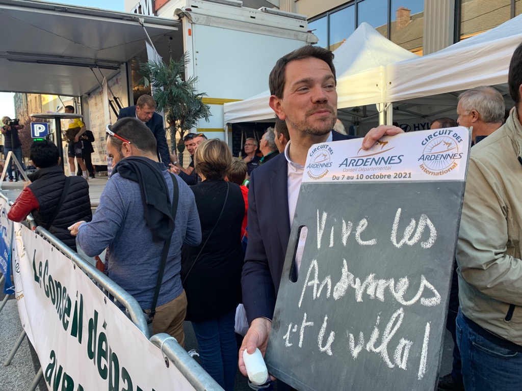 Après annulation, puis report pour cause de #covid19, ce fut un vrai plaisir que de retrouver les coureurs du #CircuitDesArdennes dans les rues de <a href="/VilledeCMz/">Ville de Charleville-Mézières</a>... et sous un soleil typiquement ardennais !