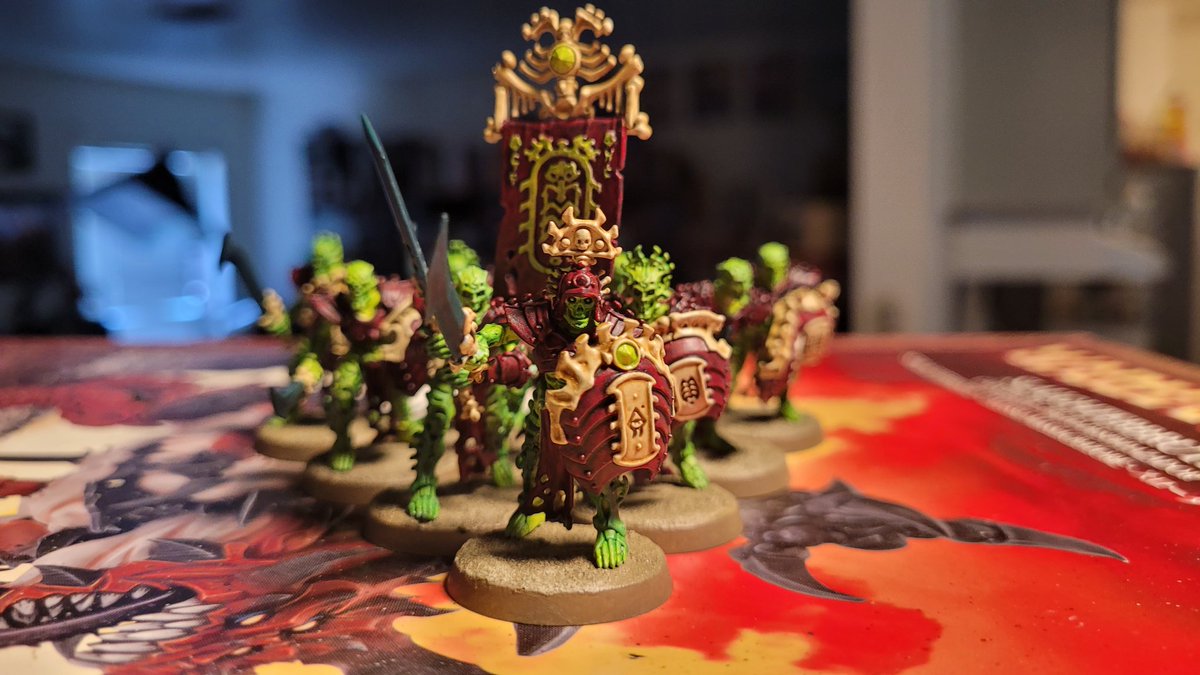 My Mortek Guard from the Feast of Bones are finally done. And with a satisfactory radioactive glow (running them as Null Myriad) thanks to advice from @nick_bayton 

#WarhammerCommunity #warmongers https://t.co/QDBvQgAMNh