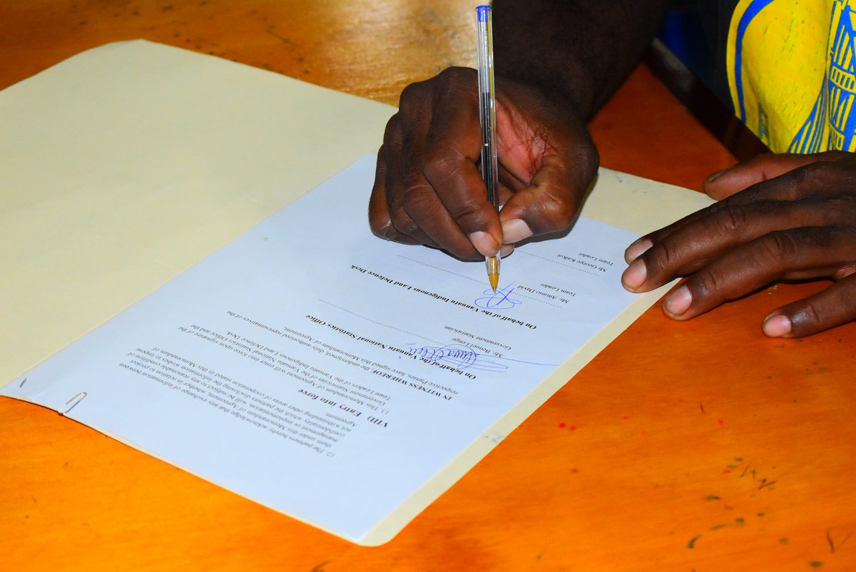 The VNSO and Vanuatu Indigenous Land Defense Desk (VILDD) at VKS signed a MOA supporting the work of the Well-being Officer tasked with communicating statistics of well-being in relevant and meaningful ways through community engagement
#CommunityDissemination
#InformationIsPower