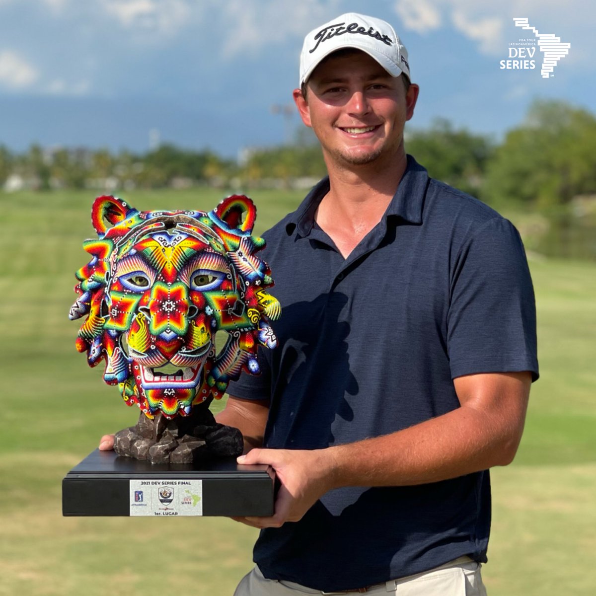 PGATAmericasESP's tweet photo. Roland Massimino 🇺🇸 con el trofeo 🏆de la Final de la #DevSeries en @ElTigreGolf 🐅 en @RivieraNayarit.

Roland Massimino🇺🇸 claims his first trophy 🏆 as a professional with a playoff victory at the #DevSeriesFinal. Welcome back to PGA TOUR Latinoamérica @rmassimino13! https://t.co/c1mbEc6PK7