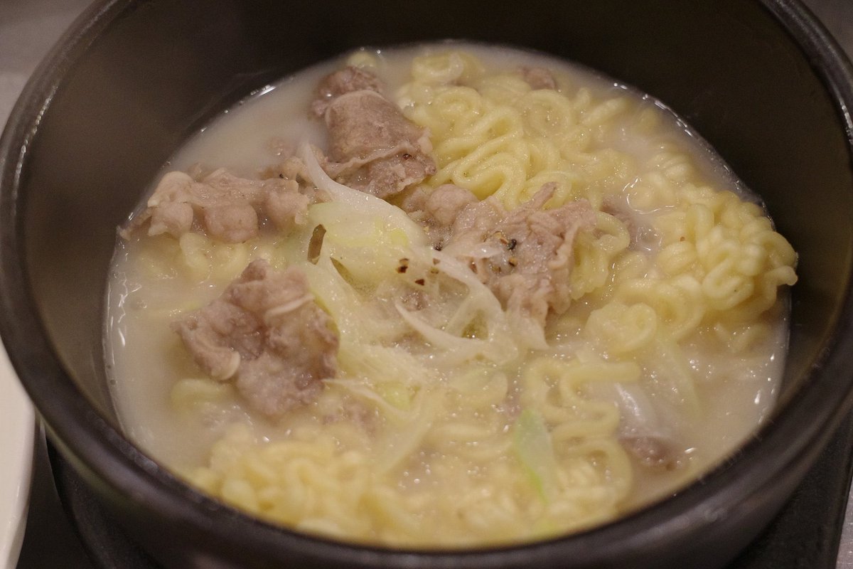 hatsu823's tweet photo. 韓国料理をお腹いっぱい食べて飲むなら！目黒「韓無量」へ。サムギョプサルやホルモン、チーズダッカルビ、チヂミや石焼ビビンバまで韓国料理が全品298円で味わえちゃうコスパ。しかもビール・生マッコリ・焼酎・サワーなどのお酒も298円。全品食べ飲み放題コースも3,280円なのでお腹いっぱい大満足 https://t.co/A81LxkpR3A