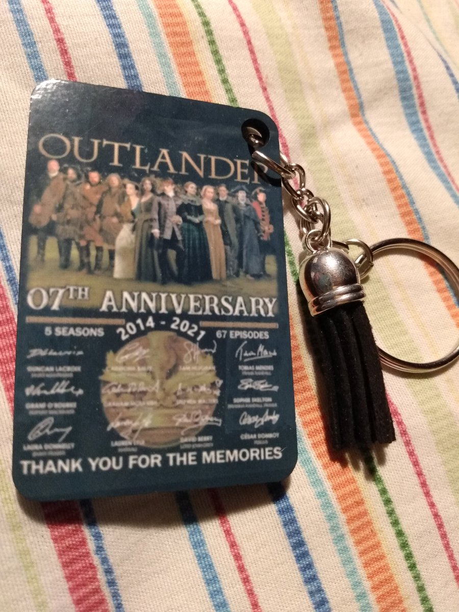 I'm so happy I got my Outlander 7th anniversary and Je Suis Prest on the flip side  keychain today ..I had a local lady special order it for me along with a hocus pocus one ..