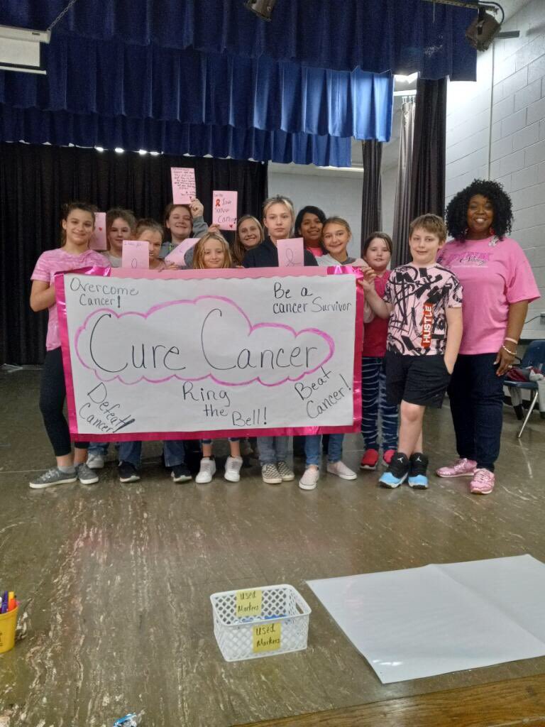 GailPHall1's tweet photo. #ShepherdMidddleSchool #ShepherdISD #bestschoolever #vision2025 #PirateNation Shepherd Middle School student write cards to encourage family and friends who are cancer survivors, in treatment, and a family member or friend who has lost a loved one to cancer. https://t.co/6tUWrPGnG1