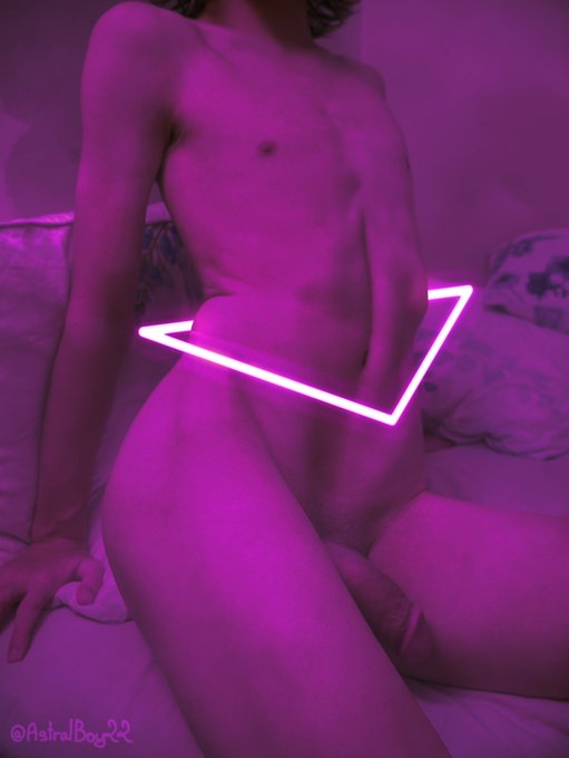 Nini cuties, trying some editing out of overexposed af pic https://t.co/MrefoKpVWh