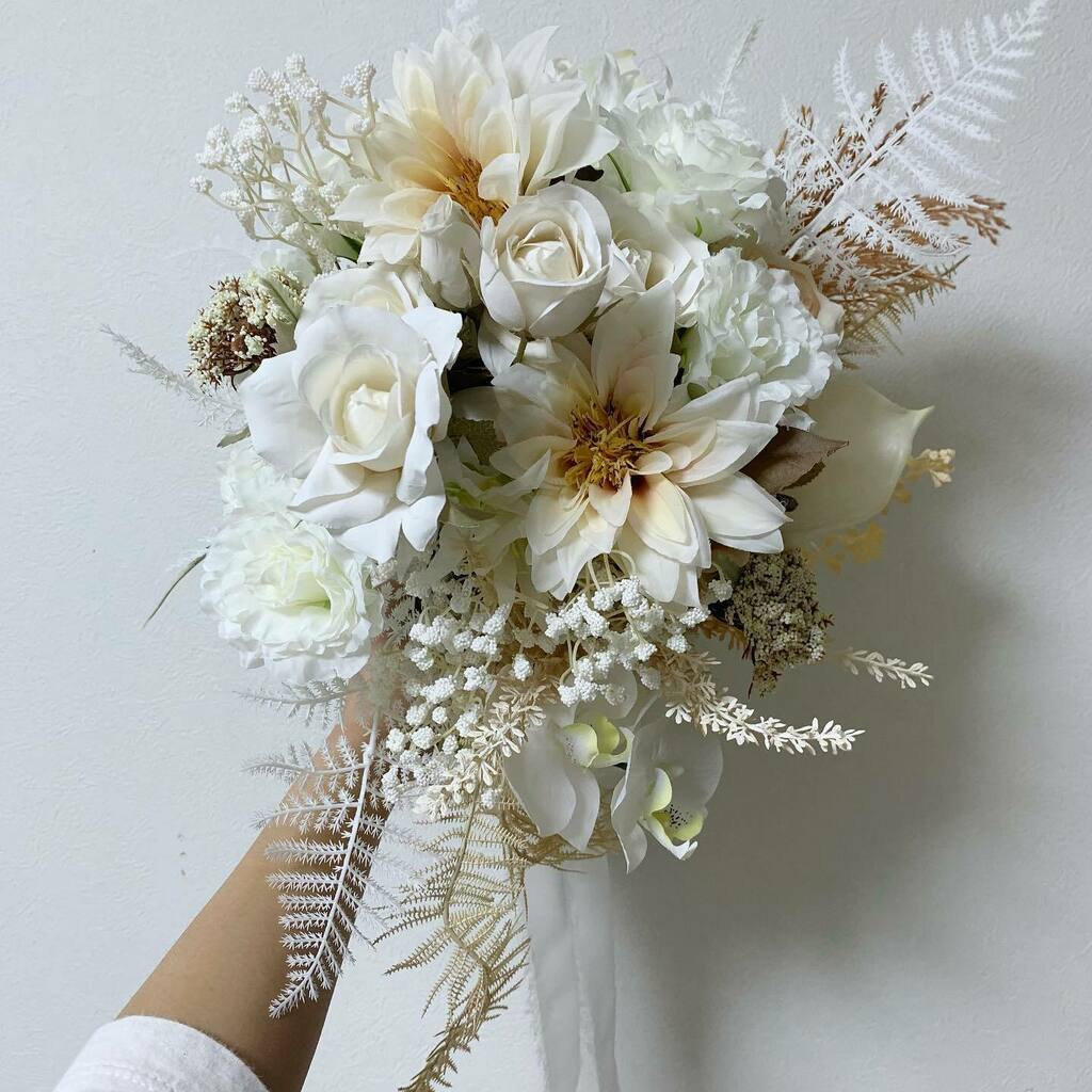 Lupinus0331's tweet photo. Bouquet
アーティフィシャルのオーダーでした
今人気のホワイトベースに
柔らかいブラウンを覗かせてます👀 https://t.co/xyIUcfScJW https://t.co/Seq442K1xj