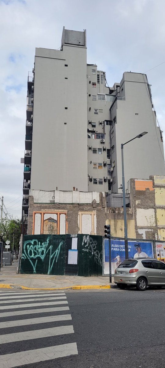 Cicatrices urbanas en Av. Córdoba y Pringles.