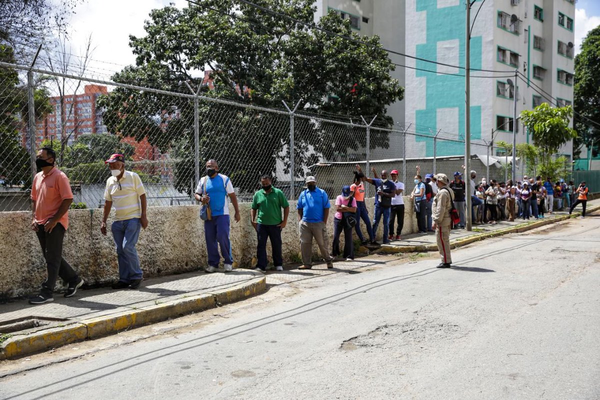Felicito la masiva asistencia del Pueblo venezolano que participó en el Simulacro Electoral este #10Oct. Asimismo, destacó el impecable despliegue del CNE y la FANB en esta jornada. En Venezuela, sigue ganando la democracia y la Paz. ¡Viva la voluntad soberana del Pueblo!