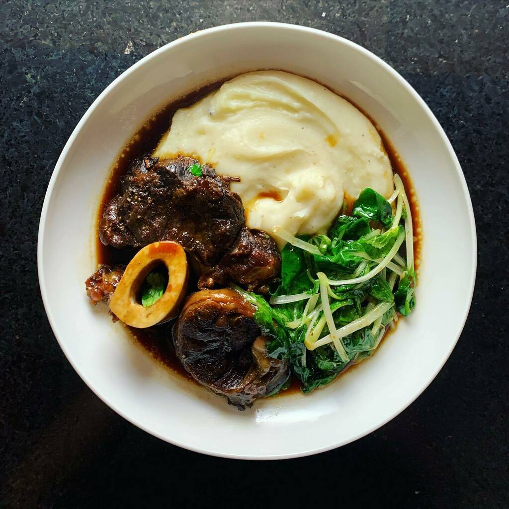 yeocancook's tweet image. Adobo Beef Shanks, Mashed Potatoes, Baby Bok Choy 
#homecooking #beefshank #beefshanks #adobo #filipinofood #mashedpotatoes #babybokchoy #heartymeal instagr.am/p/CU3ZPPlrkiI/