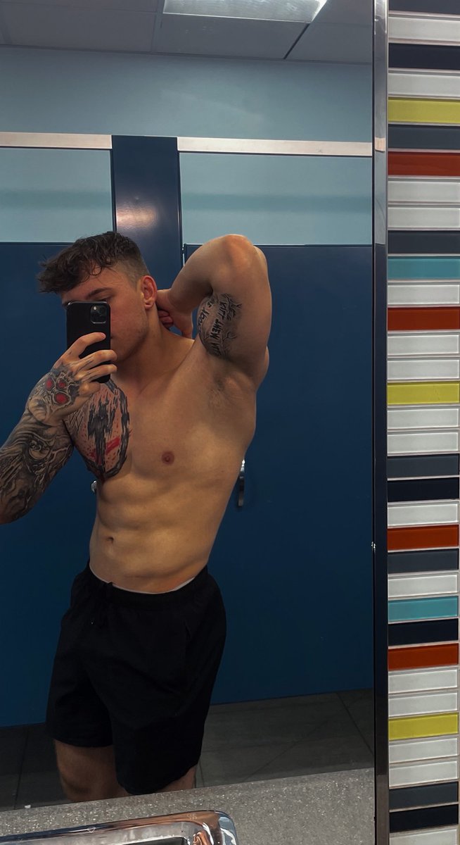 ikerov's tweet photo. 205lbs 🥴 https://t.co/A6i09a8AF8