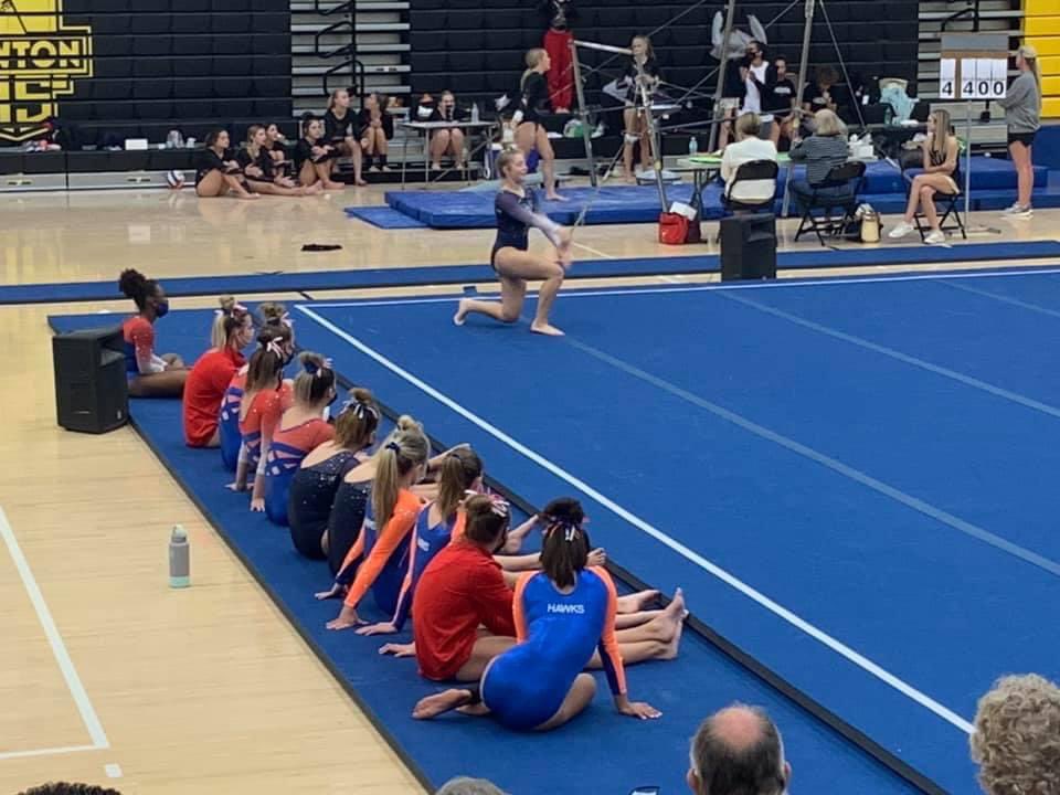 aharrington25's tweet photo. This is what it’s all about ❤️ Look at the line of different color Leos from different @olatheschools high schools watching one of their teammates. Watching five schools come together and support each other is truly something special 🤸🏼‍♀️ https://t.co/35TXKO3isE