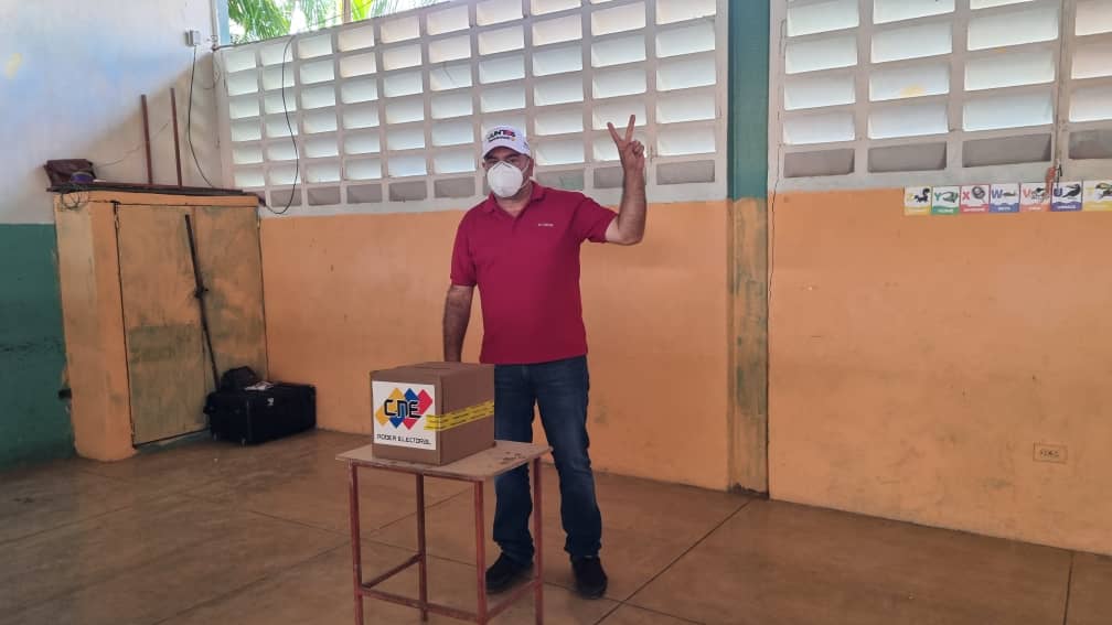 #UrdanetaTieneConQue Participación del Candidato por el PSUV y Gran Polo Patriótico Hamad Alchaer en la E.B Ricardo Ovidio Limardo de Siquisique Urdaneta Lara <a href="/HAMADCHAER/">HAMAD AL CHAER PSUV</a> <a href="/PSUVLara_/">⭕NOTI PSUV 🗞️</a> <a href="/Psuv/">PSUV</a> <a href="/AdolfoP_Oficial/">Adolfo Pereira Gobernador</a> <a href="/ANNAVENCEDORA/">ANNA DADDIO</a> #SimulacroElectoral