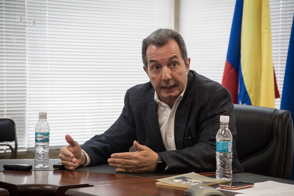 contrapuntovzla's tweet photo. #EntrevistaCTP Benigno Alarcón: En la oposición hay una lucha por liderar el cambio político y no una lucha por hacer el cambio político https://t.co/YA9MaLk7AH https://t.co/K1Kc9MwApu
