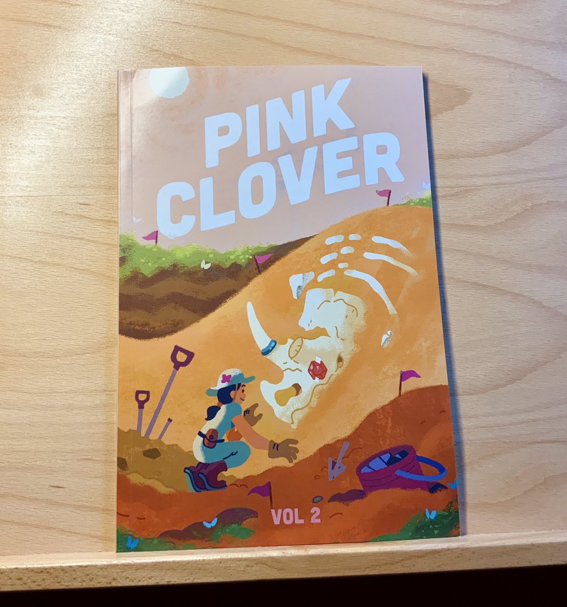 My copy of Pink Clover vol 2 came in! Thanks again to @Jaymajaym for organizing another fun Zine :) here's some process pics for the front cover 