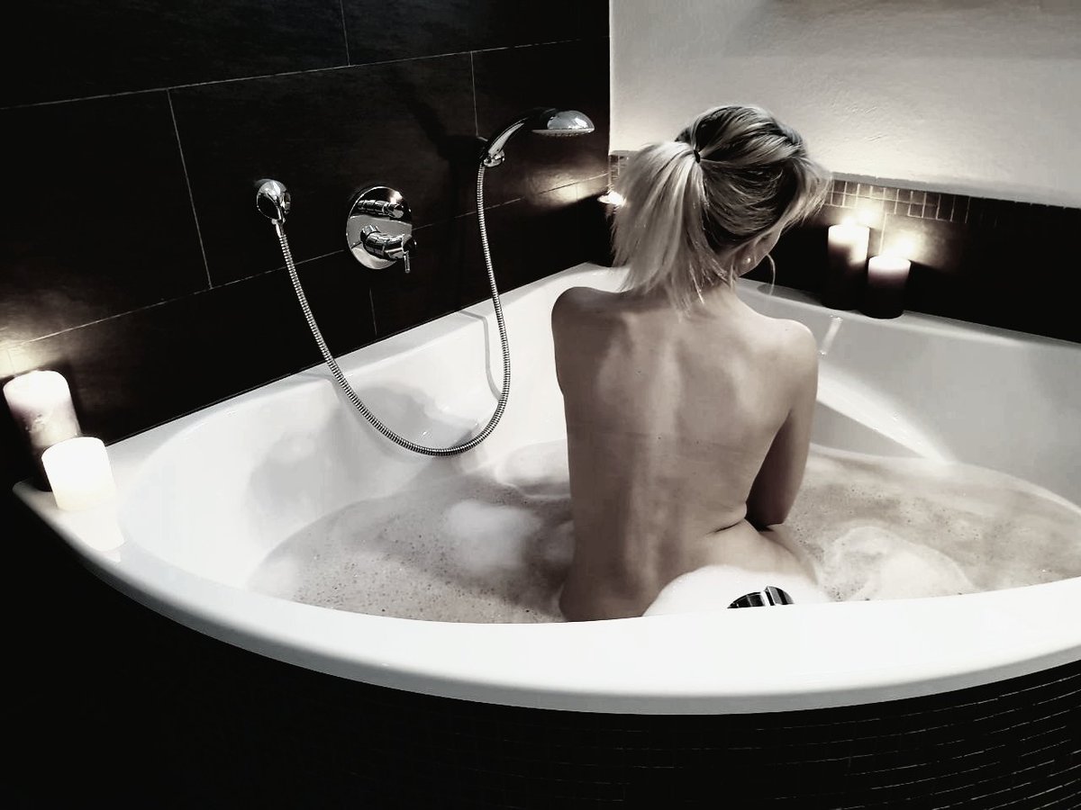 secretsofkarina's tweet photo. Sunday evening.....
Time to relax!

#shower #sundayvibes #sunday #relax #qualitytime #Bath #blondie #longlegs #nakedِ #nackt #Nacktbilder #bdsmِ https://t.co/a37bkVpe3h