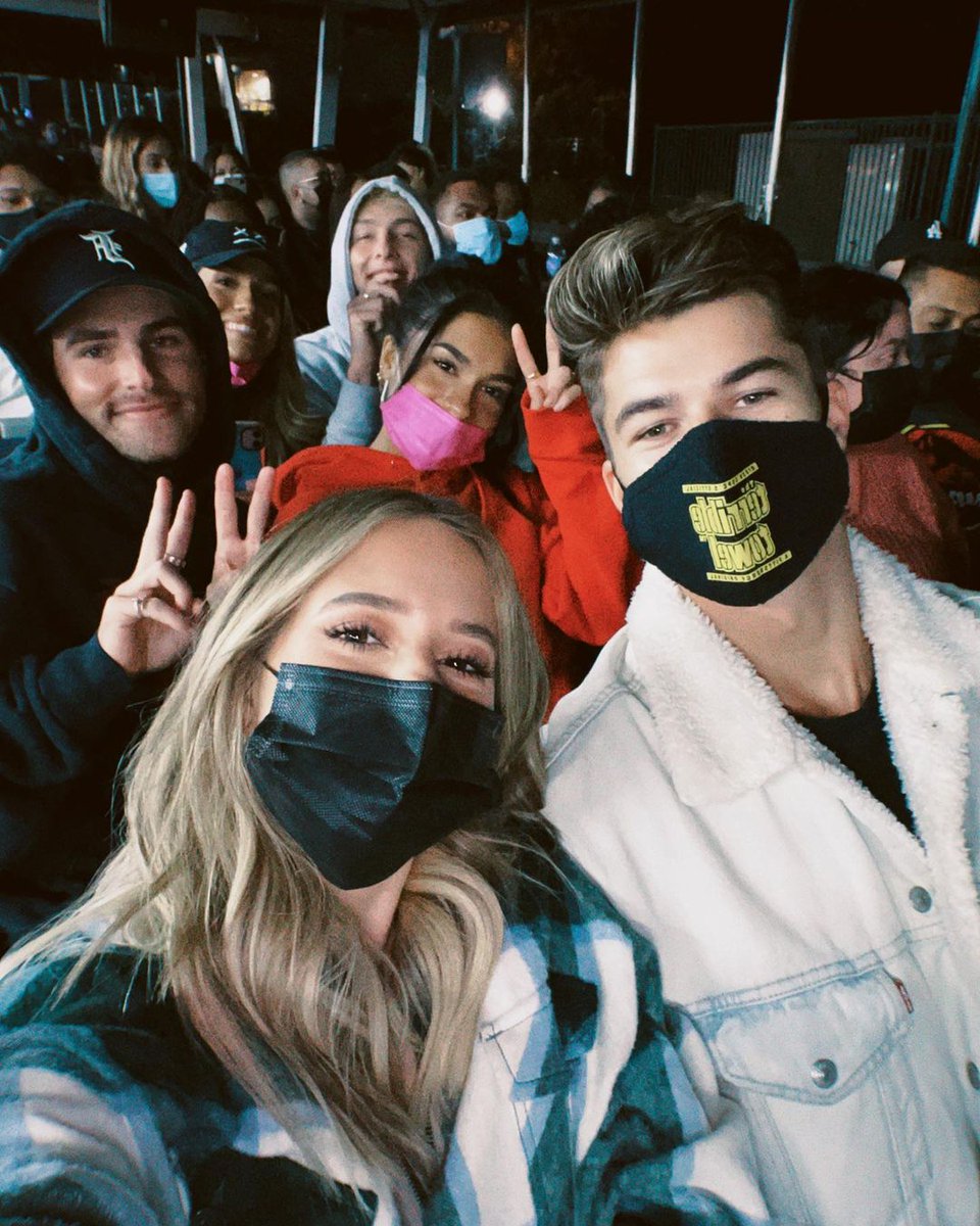 kelianneaccess's tweet photo. 📷: "Temporada assustadora parte 2 com todas as minhas pessoas favoritas👻🖤
@horrornights @unistudios #universalhhn"

Kelianne Stankus via Instagram (@keliannestankus) https://t.co/GwUyEuMfIt