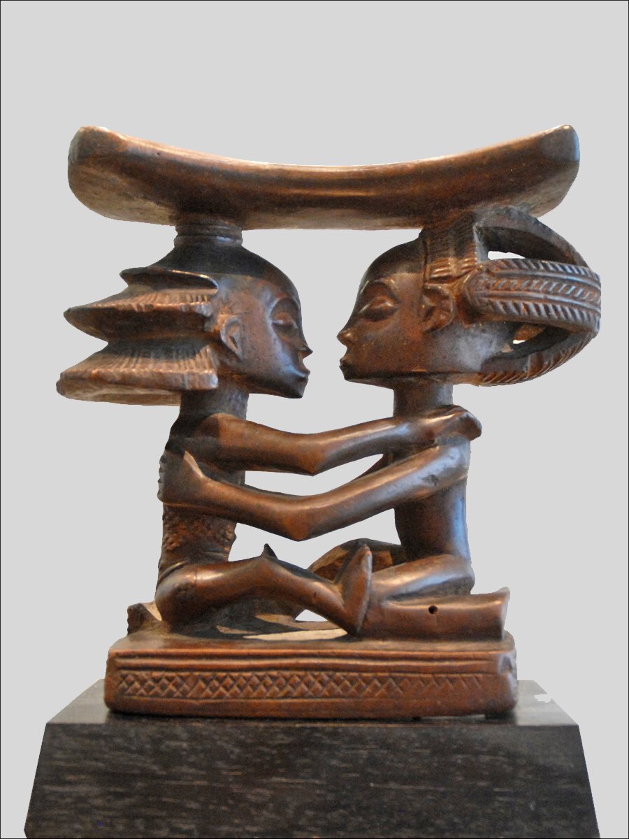 Luba headrest depicting an Afrikan man and woman embracing each other. Baluba are an Afrikan people based in Democratic Republic of Congo. #BlackLove