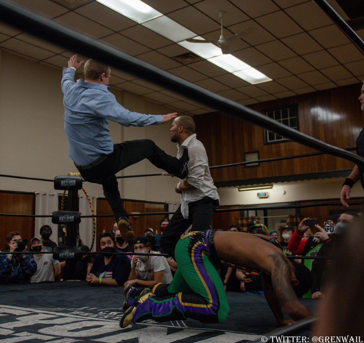 grenwail's tweet photo. 3/3 @beyondwrestling #UnchartedTerritory S03E01 #DiscoveryGuantlet
@9to5AB ( @LouisLyndon31 &amp; @JackVerville ) vs The Mane Event ( @RingleaderM &amp; @Blazin_Lyon ) https://t.co/MA9AHLkSsX