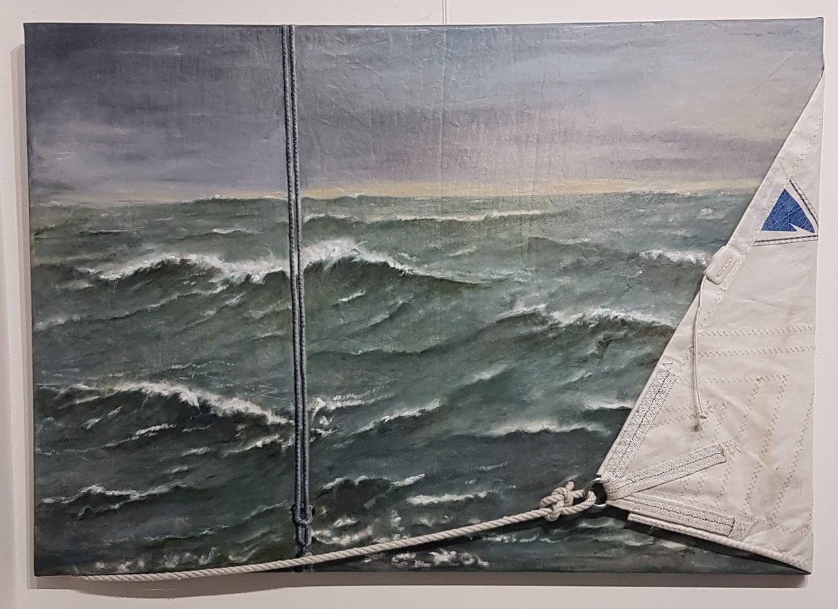 Purjekankaalle maalattuja teoksia itämerestä. Näissä teoksissa yhdistyy ajankohtainen teema, materiaalien kierrätysajattelu ja alanvaihtajan rohkeus ja taito ❤ Äitini tauluja näytillä Taidegalleria Albert IX 24.10. asti. #itämeri <a href="/itameriprojekti/">Itämeriprojekti</a> <a href="/jnurmisensaatio/">John Nurmisen Säätiö</a>