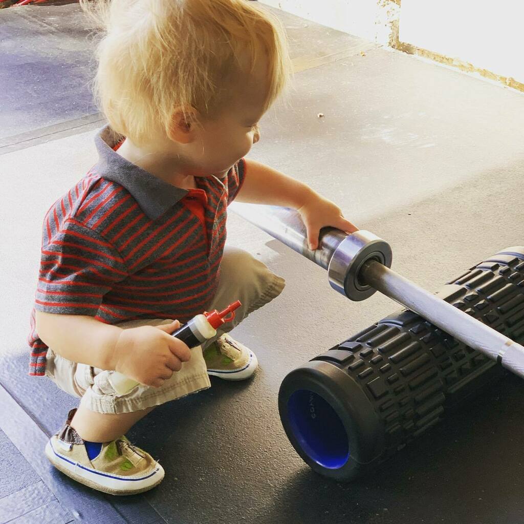 alexbridgeforth's tweet photo. Barbells are oiled, garage is mopped, we’re ready for another week of training. #thebridgeforthbox
.
.
.
#thebridgeforthbox
#crossfit #functionalfitness
#wendler531 #powerlifting
#garagegym #garagegymreviews #garagegymfanatics #garagegymcompetion #gar… https://t.co/wJxfqRfNw1 https://t.co/FiEKzi9ibG