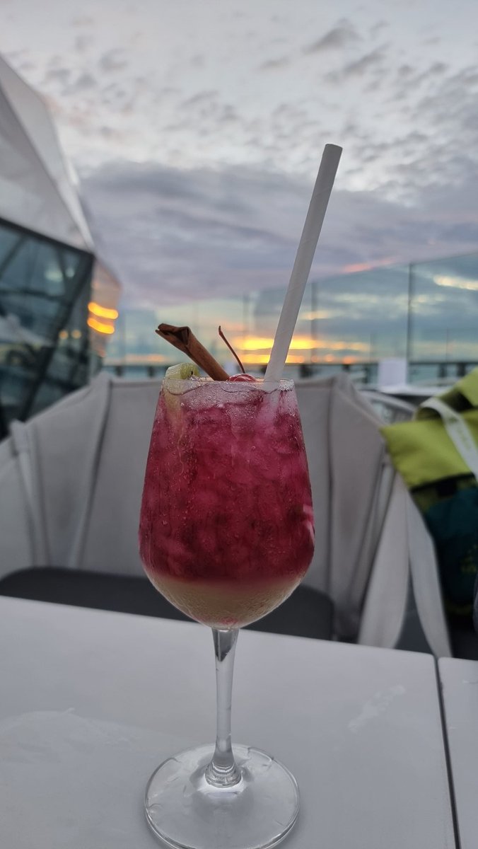 LonelyPlanet77's tweet photo. Pattaya มีอะไรมากกว่าที่คุณคิด #กินไหนดีพัทยา #เที่ยวไหนดีพัทยา 
The sky 32 @ Grand Center Point Pattaya https://t.co/54COiI7zge