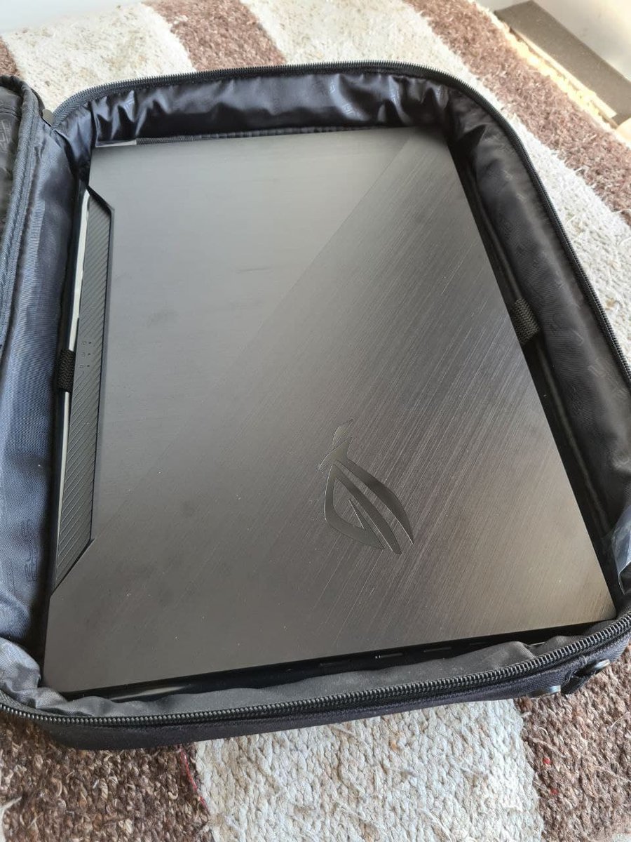 _nicoalbert's tweet photo. Hoy al mediodía me robaron la mochila con la notebook adentro en el local de Le Blé en Recoleta. Es mi herramienta de trabajo y tenía archivos importantes. Si alguien la ve publicada o algo por favor avíseme. Es una ASUS Zephyrus G15 (dejo fotos). Muchas gracias. https://t.co/ENvRV8zhFO
