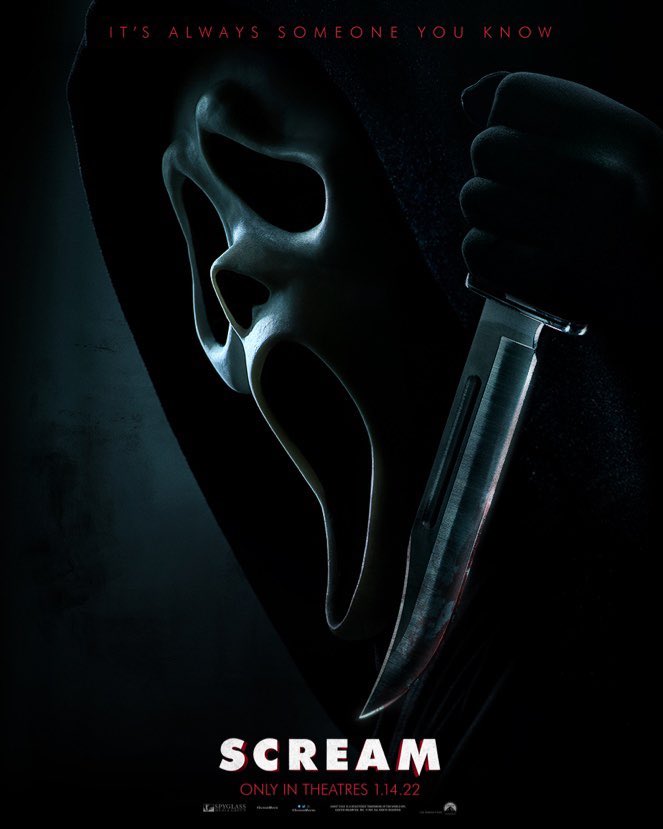 allocine's tweet photo. Ghostface est (bientôt) de retour ! Première affiche pour le nouveau #Scream , attendu le 12 janvier 2022 dans nos salles. Et la bande-annonce arrive très bientôt. https://t.co/xoH2NUkL1m