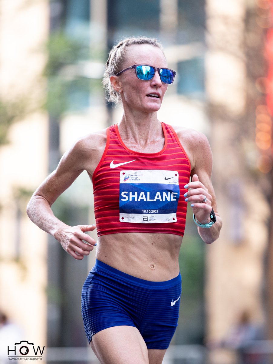 HowLao's tweet photo. Shalane Flanagan (@ShalaneFlanagan) is on another level. Wow! She’s off to Boston now to run ANOTHER marathon (less than 24 hours).
#ChicagoMarathon
#HowLaoPhotography #Marathon #CHIMarathon #ShalaneFlanagan #NikeRunning https://t.co/WlmzvR8jUj