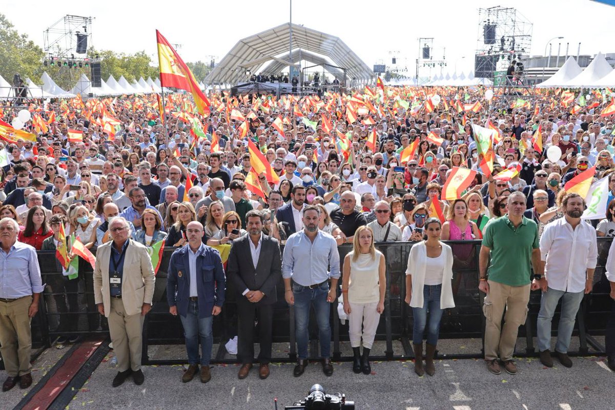 madrid_vox's tweet image. ✅ Muchas gracias a todos los afiliados y simpatizantes de @vox_es por haber hecho de #VIVA21🇪🇦 un gran  acto.

📢 Recordemos las palabras de @Santi_ABASCAL en la presentación de #AgendaEspaña:

👉"VOX es hoy el mayor defensor del Estado de derecho y las leyes constitucionales"