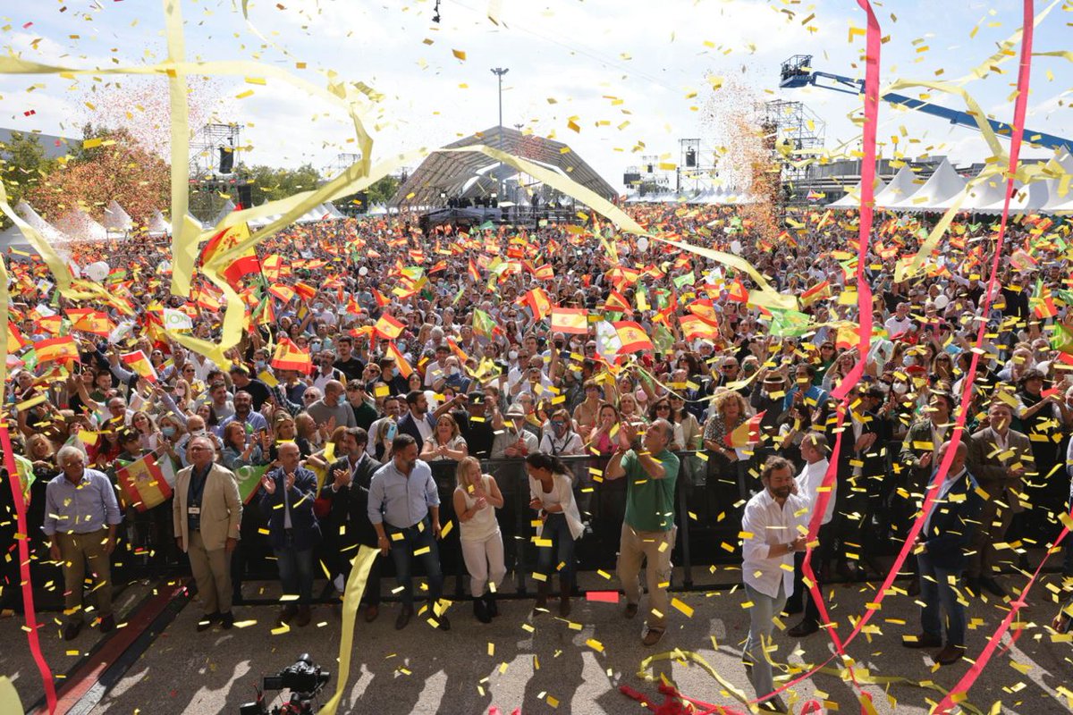madrid_vox's tweet image. ✅ Muchas gracias a todos los afiliados y simpatizantes de @vox_es por haber hecho de #VIVA21🇪🇦 un gran  acto.

📢 Recordemos las palabras de @Santi_ABASCAL en la presentación de #AgendaEspaña:

👉"VOX es hoy el mayor defensor del Estado de derecho y las leyes constitucionales"