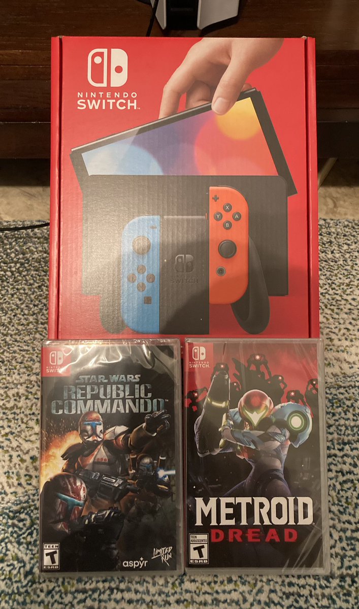 GamerGeekNerd81's tweet photo. #KeepGamesPhysical
#️⃣4️⃣1️⃣&4️⃣2️⃣
S/O @LimitedRunGames for Republic Commando. S/O my local @GameStop for #MetroidDread #NintendoSwitchOLED It’s gonna be a fun filled week. Can’t wait to dive into these latest P/Us #GamerGeekNerd #LimitedRunGames #GamerBackLog https://t.co/FUR51cETfb