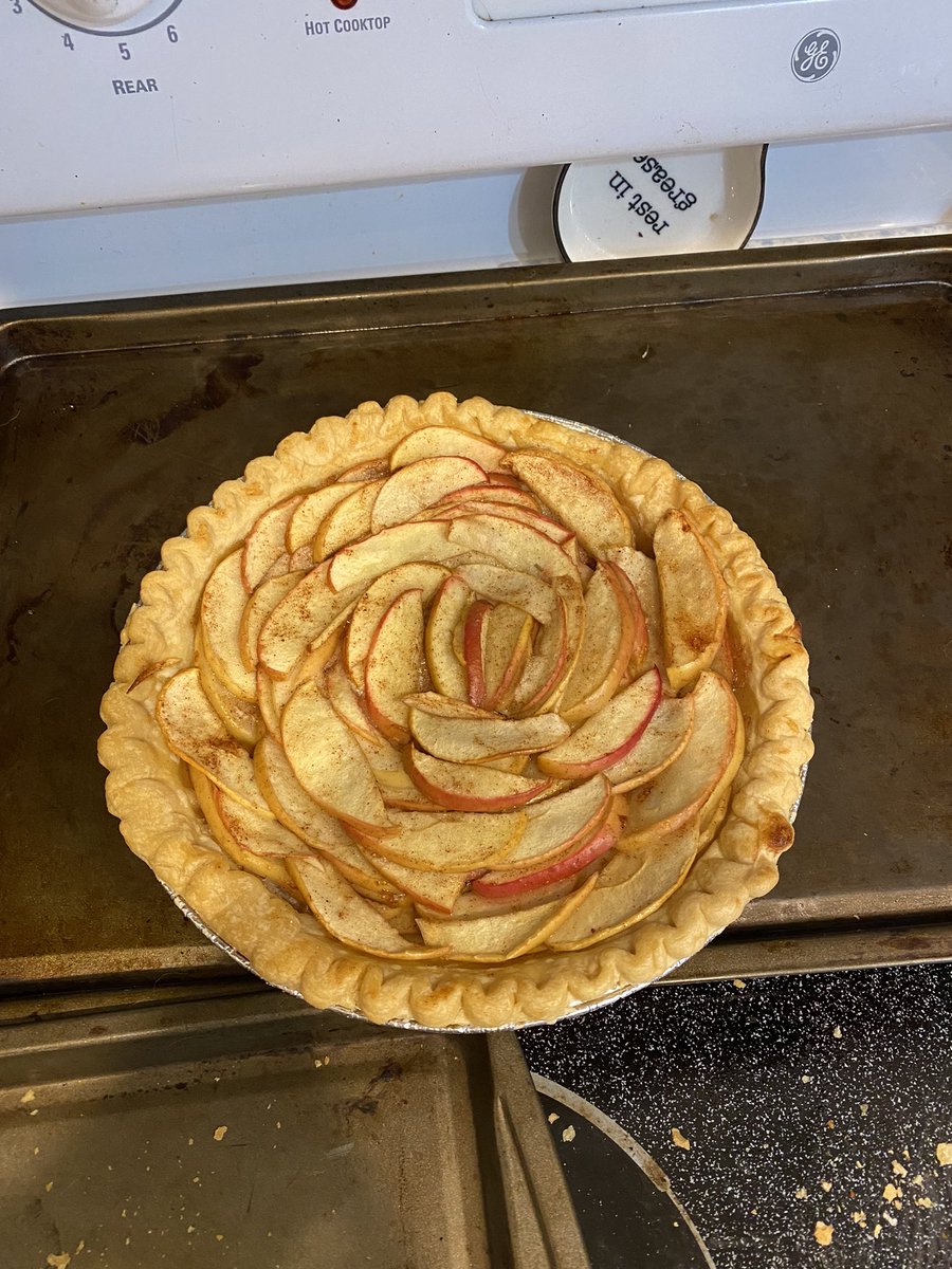 Queen_C31's tweet photo. My other pie (apple)…who knows which is sweeter 😜👅✌🏽 https://t.co/xxbbVGGUbY