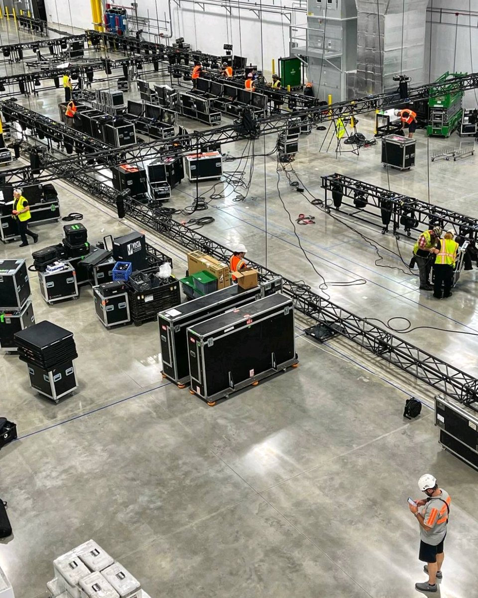 bmginc's tweet photo. Production. Has. Begun. Welcome to the Beginning of a Transformation. A BMG Experience.

#Events #bmgexperience #behindthescenes #production #lume #projection #lighting #grandopening https://t.co/midqwgeWM1