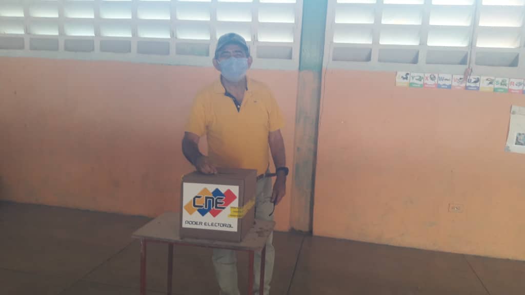 #SimulacroElectoral Participación del Jefe Político Municipal Alcalde Ing Luis Ladino en el Simulacro Electoral en la E.B Ricardo Ovidio Limardo de Siquisique Urdaneta Lara <a href="/PartidoPSUV/">PSUV</a>  <a href="/dcabellor/">Diosdado Cabello R</a> <a href="/PSUVLara_/">⭕NOTI PSUV 🗞️</a> <a href="/taniapsuv/">Tania Valentina Díaz</a> <a href="/HAMADCHAER/">HAMAD AL CHAER PSUV</a>