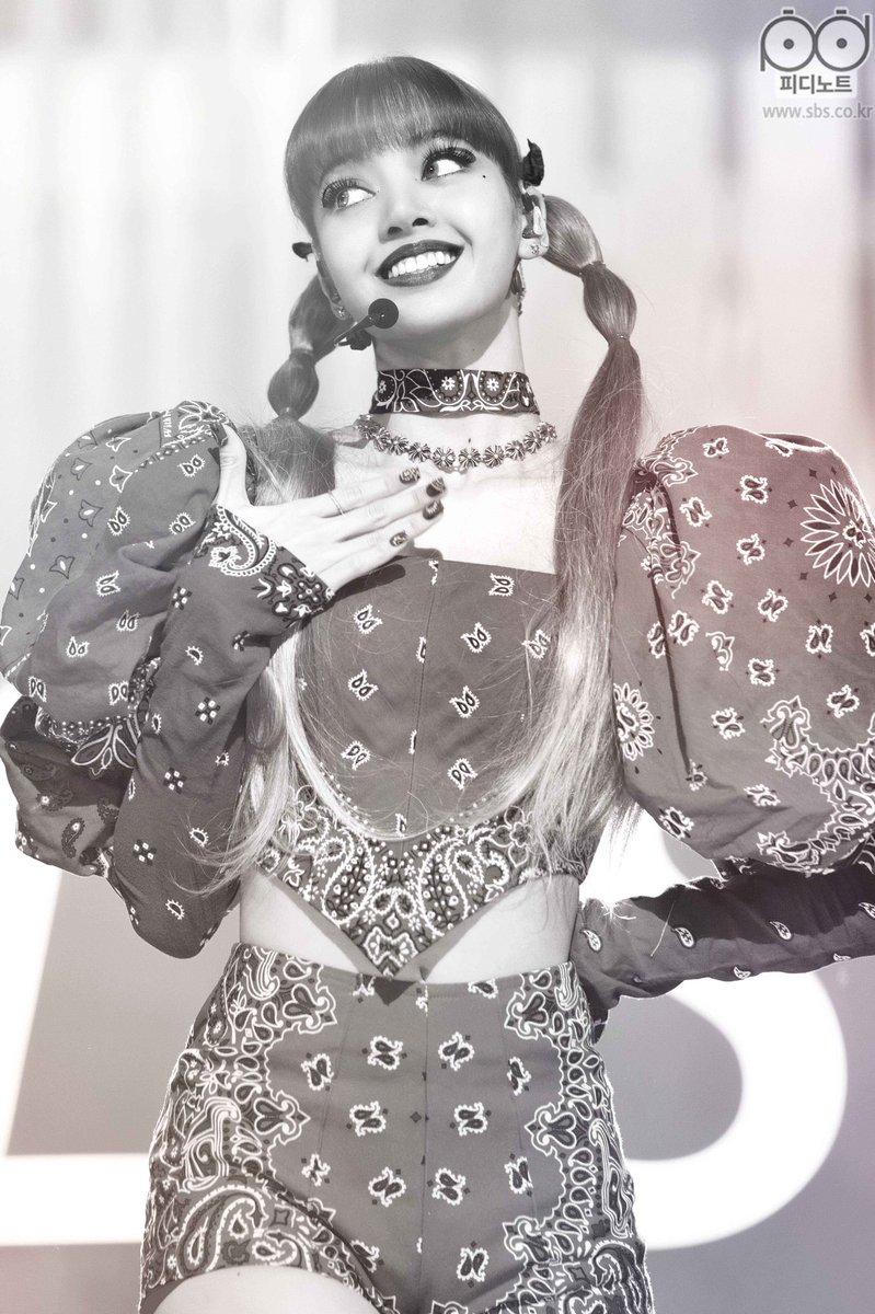 xcarameloacidox's tweet photo. my girl Lisa is so pure, so pretty, so perfect, so amazing, so adorable, how could I not love her?? lisa is just so lovable
#Lisaperfect
#lisapure
#lisapretty https://t.co/gR14ae8SsV