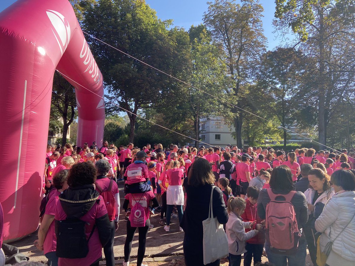 6.000 joggers and walkers today in Dijon to fight against breast cancer. We will win !! #UPSNSG, #OctobreRose2021 #SafetyFirst #safety #WeWillWin