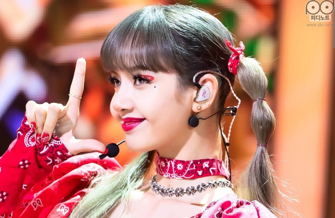 xcarameloacidox's tweet photo. lisa es tan preciosa, tan perfecta, tan adorable, tan asombrosa y al mismo tiempo tan profesional, es la dance machine de su generación, ha logrado tanto como artista a pesar de tenerlo en su contra
Como no amarla, estoy tan orgullosa de ella
#Lisaperfect
#lisapure https://t.co/lRSexTznTe