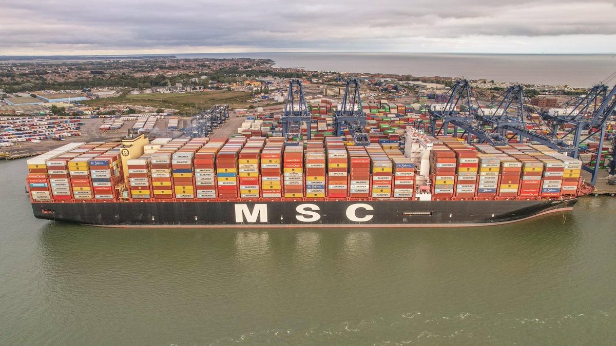 UK_Shipspotter's tweet photo. The “MSC Isabella” at the Port of Felixstowe 10th October 2021
Picture Credit: Jeff Welch
#mscisabella #felixstowe #harwich #ipswich #mistley #havenports #harwichhaven #ships #shipspotting #cotainership #svitzer #tugs #havenportsshipping #msccargo https://t.co/Y6Dmi2S7qV