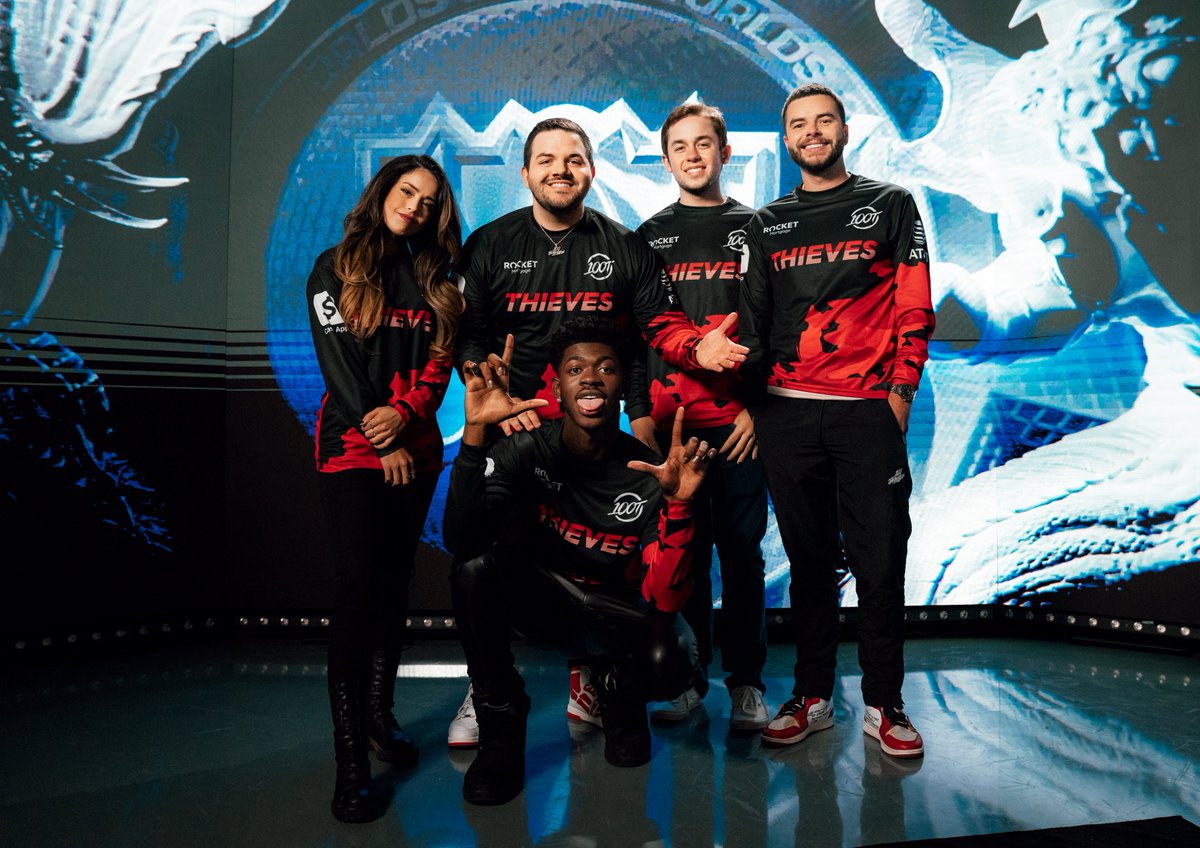 100Thieves's tweet photo. Squad goals. #100T https://t.co/7kf10HjoZb