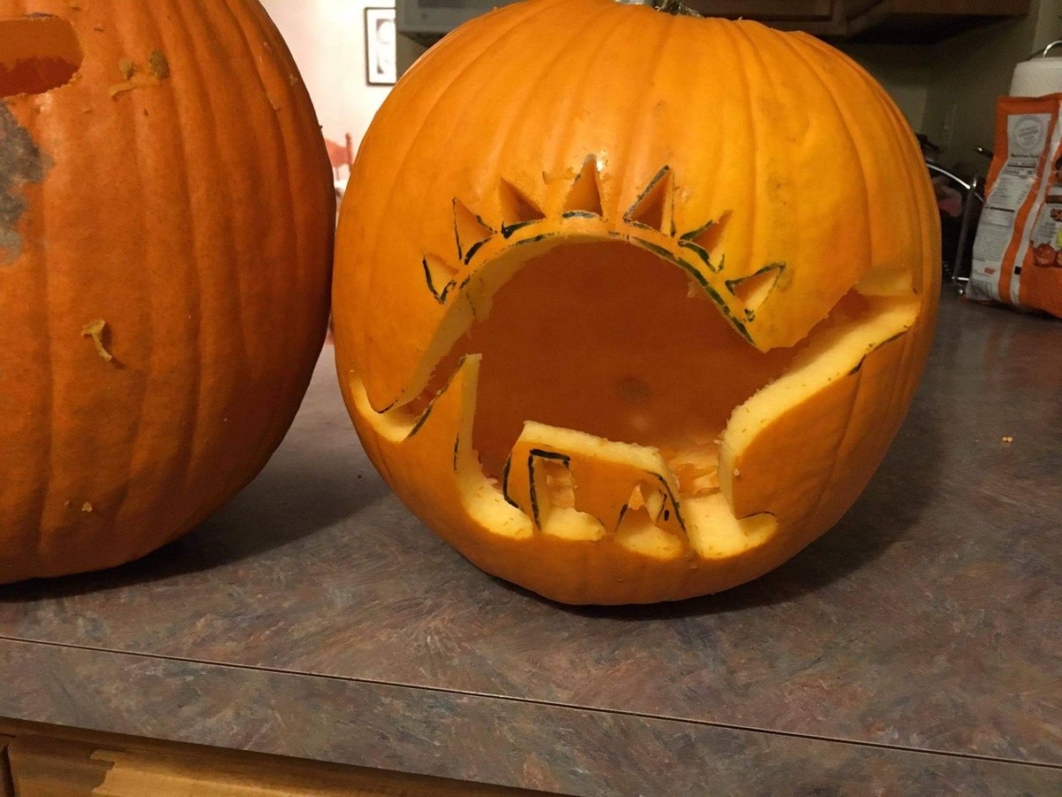 rsetera's tweet image. I haven't carved pumpkins in years, but this is one my son-in-law did last year 😁
#13daysofAlane