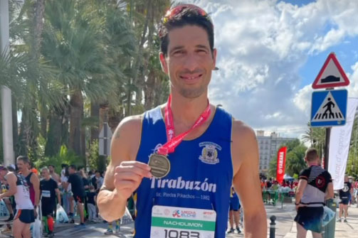 CDVirgiliCadiz's tweet image. Ayer @NachoLimon_Lara volvía a estar acompañado de @Debofer36 en @OndaCadizTV. 

Nada más acabar el partido el narrador viajaba a Elche para participar hoy en la 48ª Media Maratón Internacional, logrando acabar en mitad de la clasificación de su categoría.

¡Enhorabuena! 🏅💪💪💪