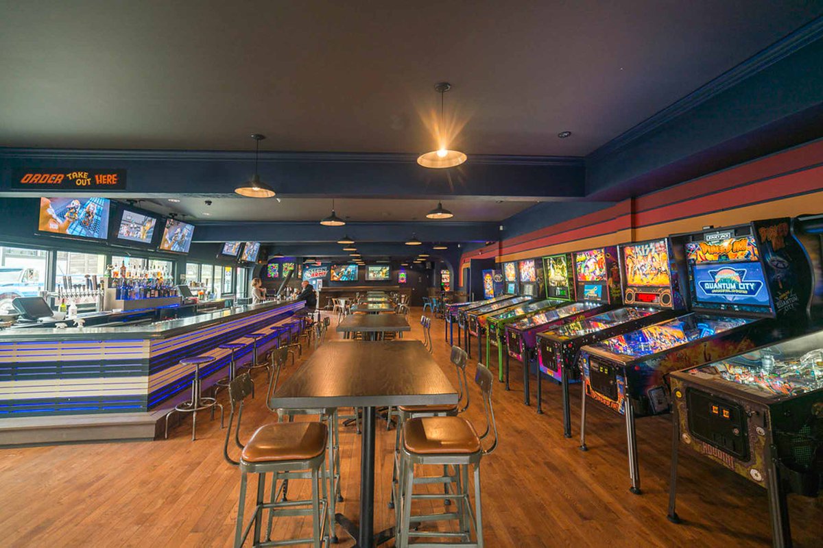 17thavesw's tweet photo. Relive your favourite childhood memories at 17th Ave's neighbourhood arcade, PinBar! ๐น๏ธ Battle it out with your friends over pizzas ๐, wings, and burgers ๐ and enjoy their wide selection of beers on tap! ๐บ
#meetmeon17th #17thave #pinbar #pinbaryyc #supportlocal#pinballyyc https://t.co/FcKADsxDZk
