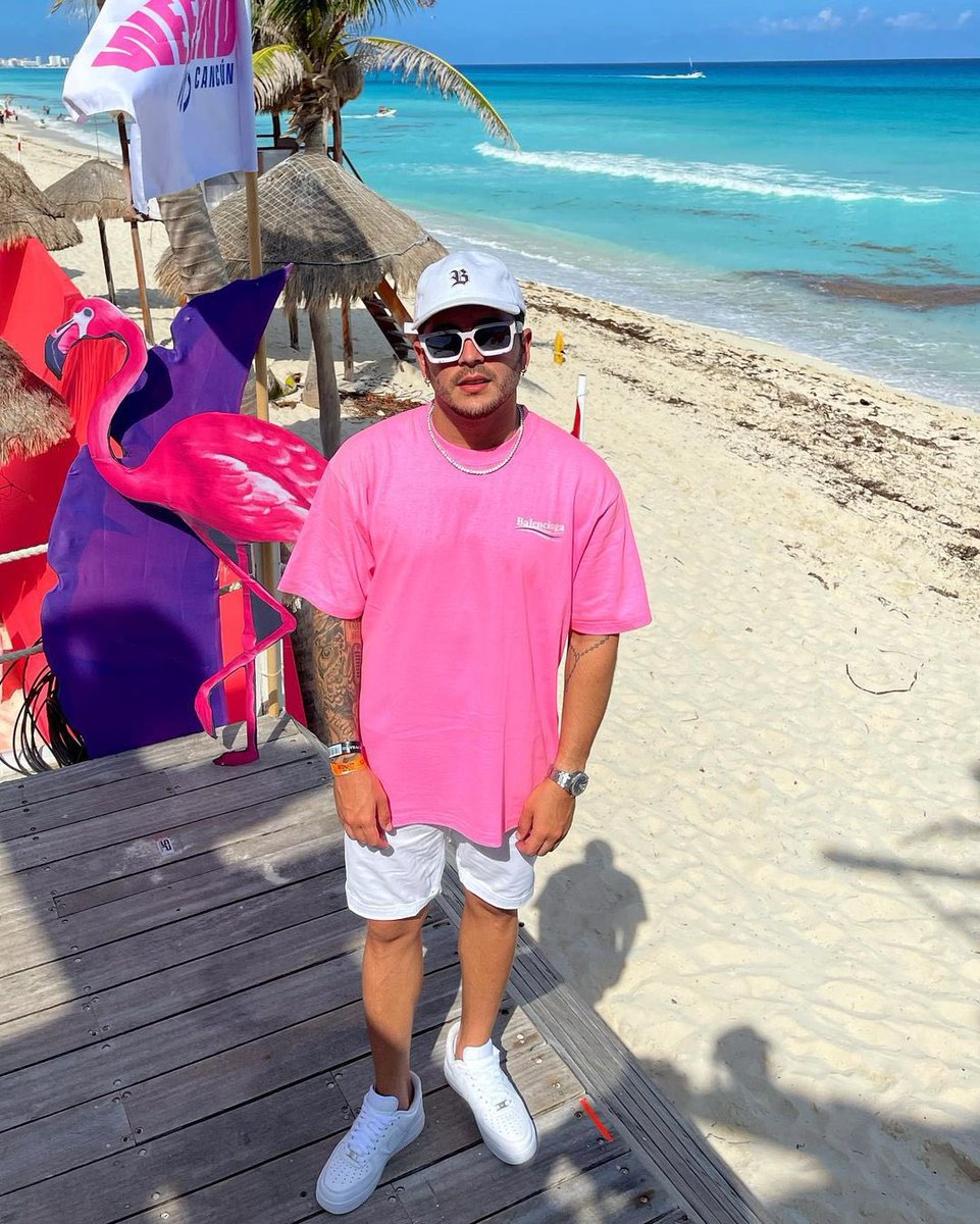 ofcmatheuzinhof's tweet photo. Bora começar Cancún! 🏖 #WeekendWs https://t.co/nrKRM4SaMY