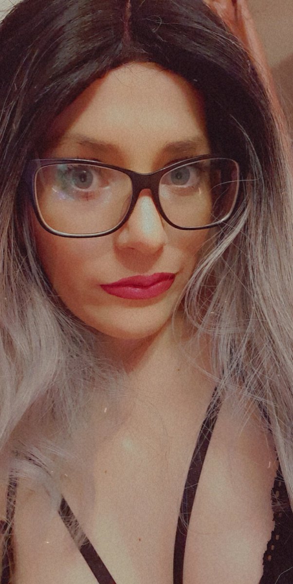 IvyGranger1's tweet photo. Good girls go to heaven, bad girls go everywhere ;) Amother day with this beautiful face on Myfreecams, Stripchat, Chaturbate and many others as Barbara_demonika! https://t.co/MqgXMoX3qc
