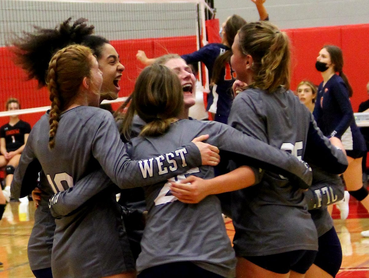 DeboWin1's tweet photo. This C Team of  7 young women played like the warrior goddesses they are. Out of a field of 14 schools, we STILL tied for 3rd place in the tournament! Down a player and little room for injuries, errors, or subs - they.killed. IT! 
YOU GO, LADIES - OWL POWER!!!!🏐🎊🦉🤩🏐 https://t.co/uCxyFKzrKO
