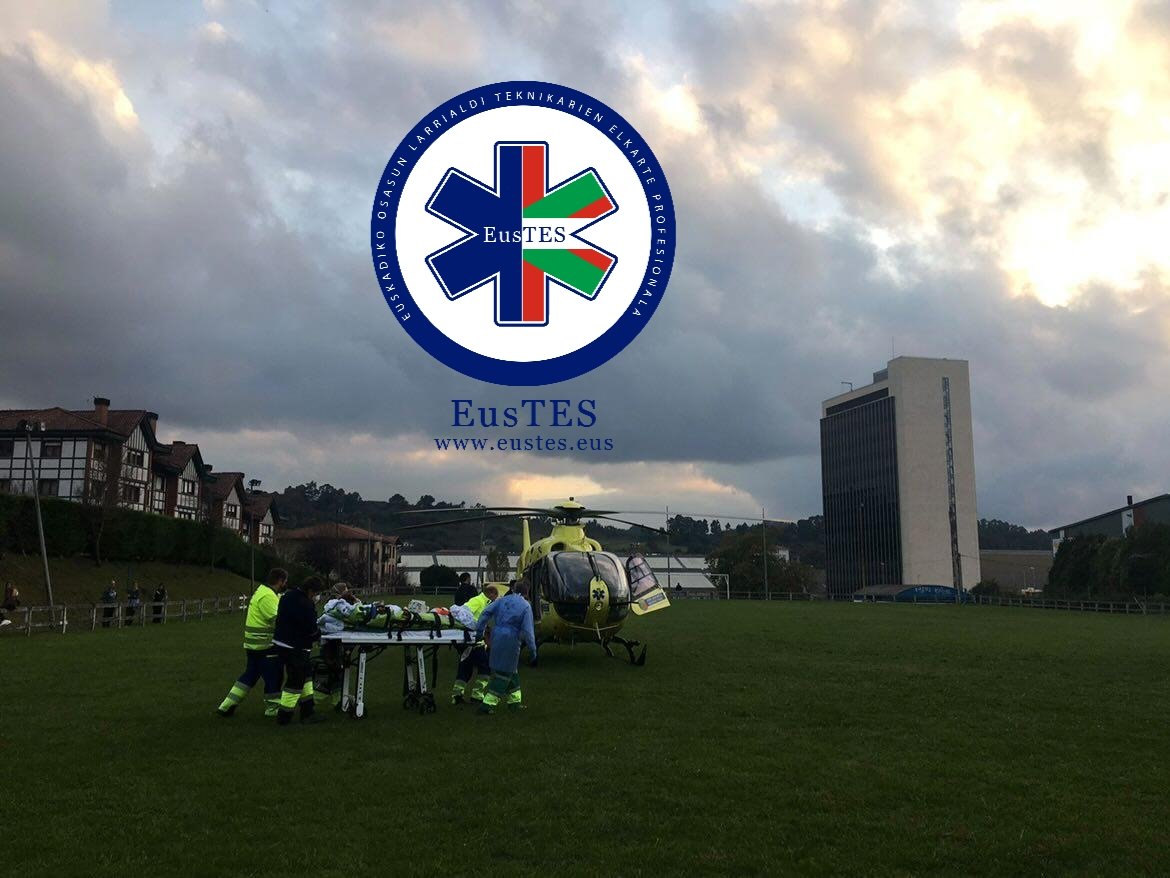 eus_tes's tweet photo. Aviso en #Urduliz. Acude SVB de @GrupPau para paciente con enfermedad. Tras valoración de los 2 TES ⛑️⛑️ se solicita SVAm de @osakidetzaEJGV #Emergentziak #Tango0 para traslado a hospital útil de referencia.
#TESVisible https://t.co/JtljNivrz7