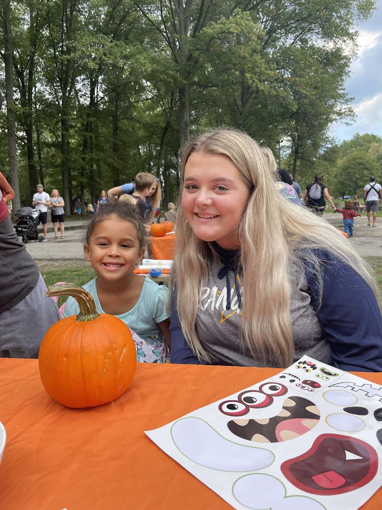 KeyNrhs's tweet photo. Key Club had so much fun helping out at Fall Fest this weekend. https://t.co/j0KMGi8Cuf